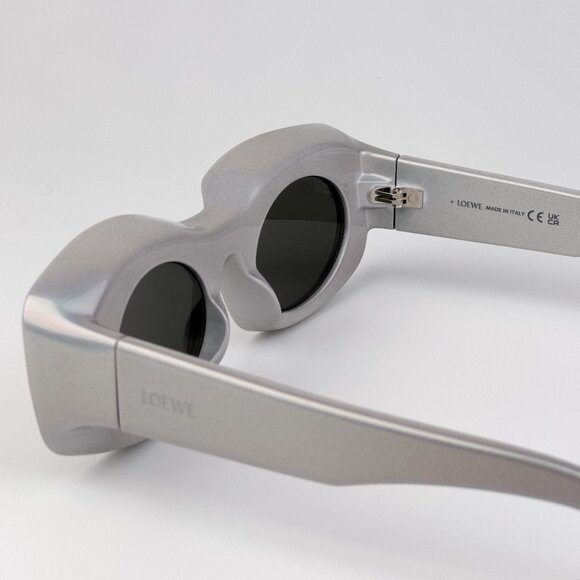 Loewe Paula’s Ibiza LW40033I Sunglasses – Sparkle Metallic Grey | Model LW40033 - Picture 7 of 9
